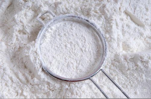 小麦经磨制加工后,即成为面粉,也称小麦粉.